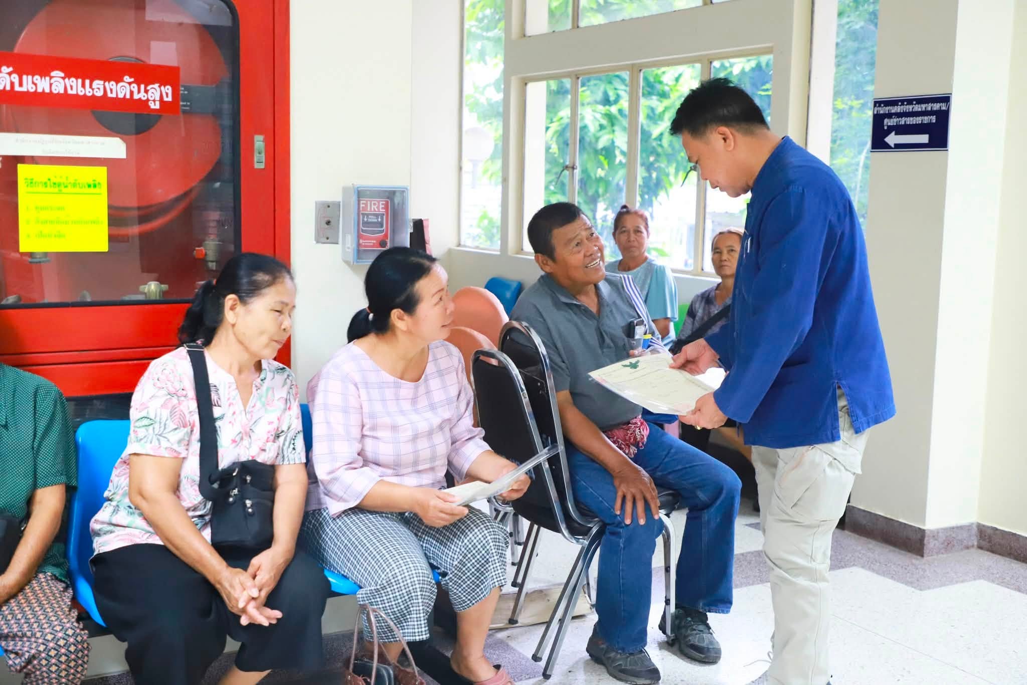 title - รองเลขาธิการ ส.ป.ก. ลงพื้นที่ตรวจเยี่ยม ส.ป.ก.มหาสารคาม พร้อมมอบโฉนดเพื่อการเกษตรให้แก่เกษตรกร